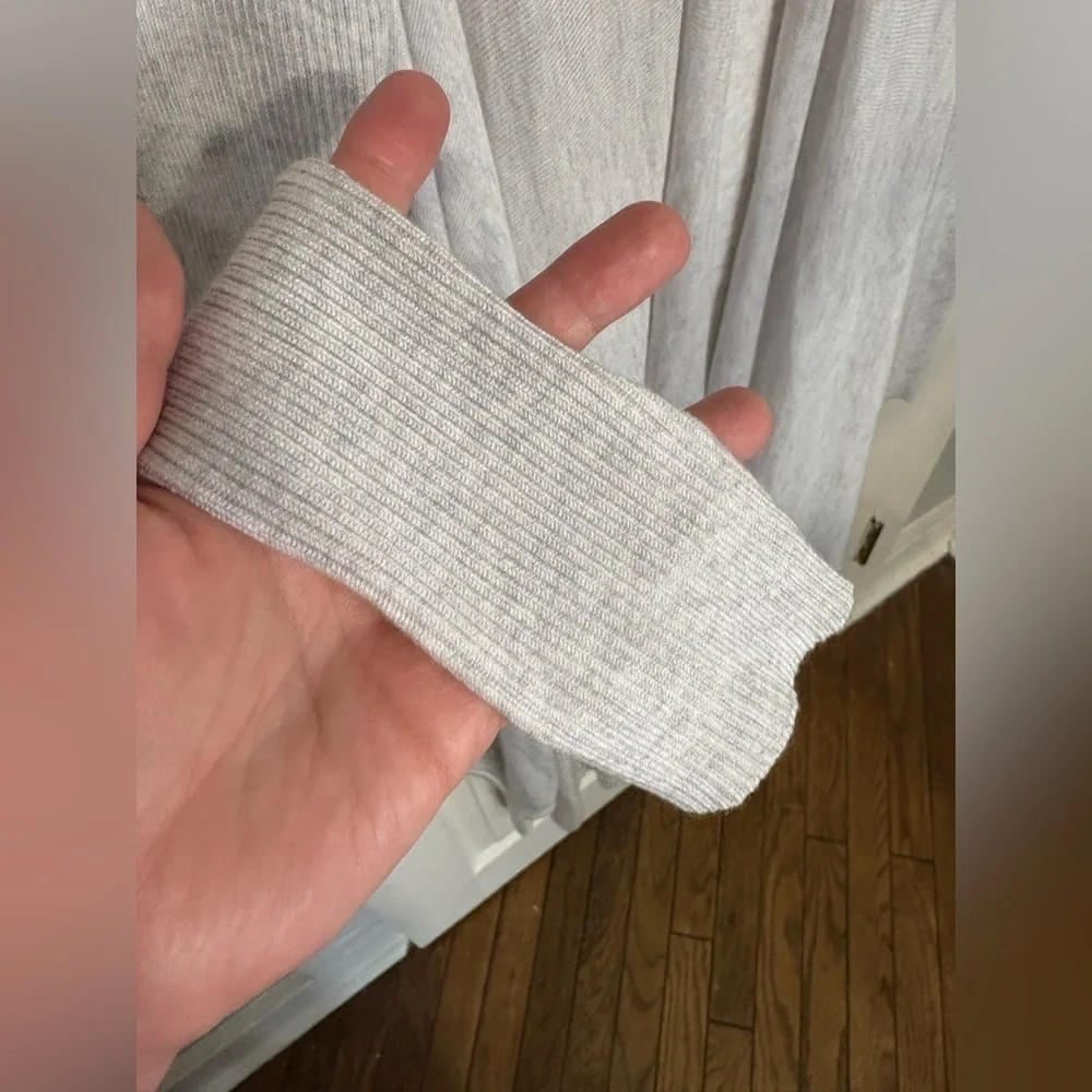 Lululemon Universal Wrap – Size 6 | Light Heather Grey | Cashmere-Blend